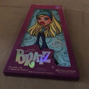 Revolution Chloe Bratz make up palette